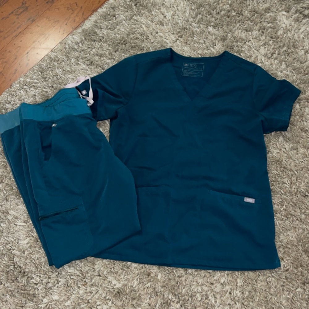 Women’s figs scrubs